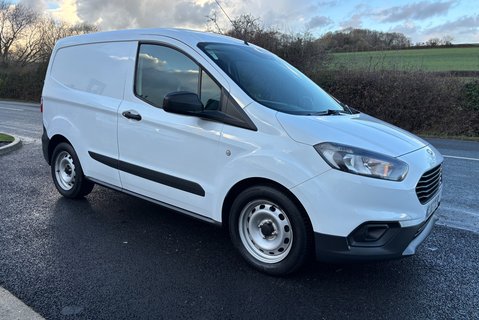 Ford Transit Courier Base Ecoboost 100 ps with Air Con / Rear Sensors 5