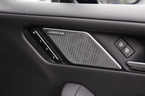 Jaguar I-Pace BLACK 16