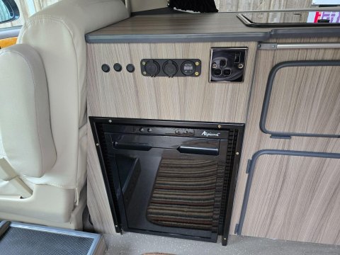 Toyota Alphard Riviera Campers 12