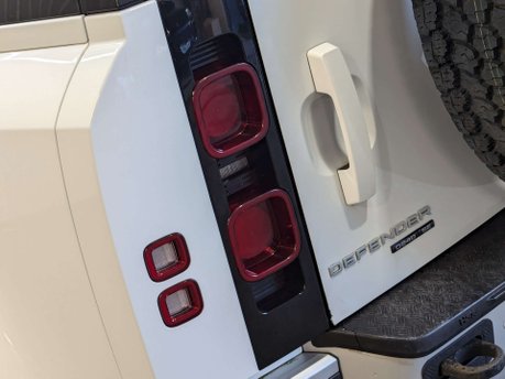 Land Rover Defender 2.0 Defender SE D Auto 4WD 5dr 42