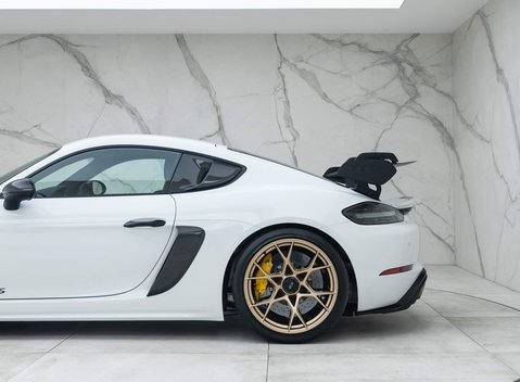 Porsche Cayman GT4 RS (718) 44