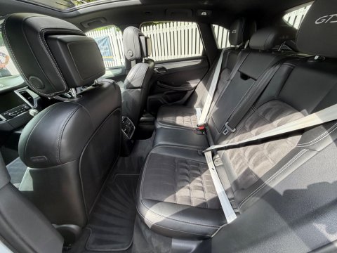 Porsche Macan GTS PDK 37