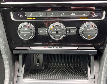 Volkswagen Golf 2.0 Golf R TSi 4WD 5dr 57