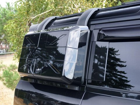 Land Rover Defender 2.0 SD4 S Auto 4WD Euro 6 (s/s) 5dr 33