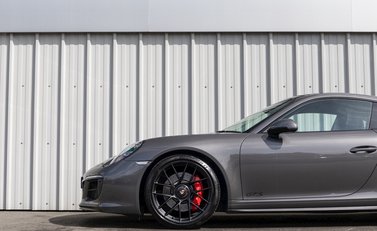 Porsche 911 Carrera GTS (991.2) 27
