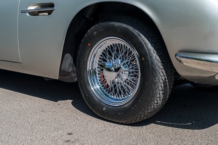 Aston Martin DB6 Mark II 9