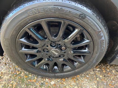 Mini Hatch COOPER D 17