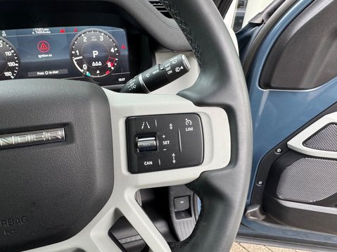 Land Rover Defender SE MHEV 25