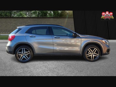 Mercedes-Benz GLA GLA 180 URBAN EDITION 9