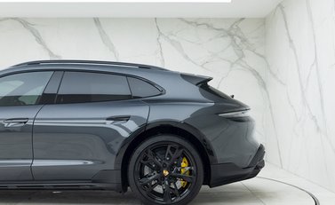 Porsche Taycan Turbo S Cross Turismo 30