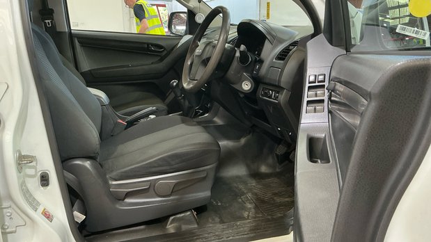 Isuzu D-Max Utility | 1.9 LT | Double Cab | Tow Bar | Air Con | EURO 6 | NO VAT 9