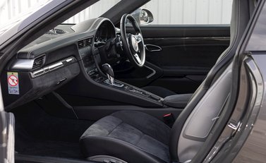 Porsche 911 Carrera GTS (991.2) 15