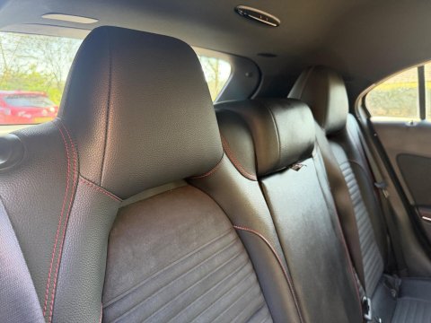 Mercedes-Benz A Class 2.1 A200d AMG Line (Premium) 7G-DCT Euro 6 (s/s) 5dr 15