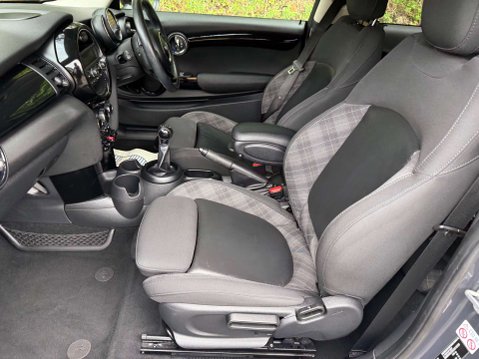 Mini Hatch 2.0 Cooper SD 3dr 22