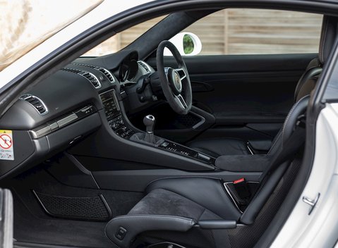 Porsche Cayman (981) GT4 13