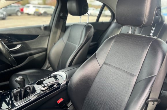 Mercedes-Benz C Class C200 SE PETROL 4 Door 25