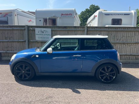Mini Hatch COOPER D 1.6 3dr 15
