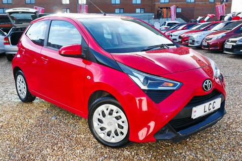 Toyota Aygo 1.0 VVT-I X-PLAY TSS LOOK! JUST 27000 MILES! LOW INSURANCE! 1