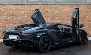 Lamborghini Aventador S LP740-4 Roadster 8