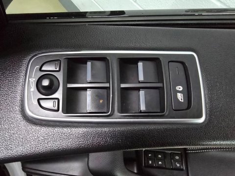 Jaguar F-Pace 3.0 D300 V6 S Auto AWD Euro 6 (s/s) 5dr 39