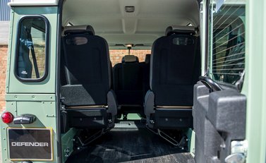 Land Rover Defender 110 Heritage Station Wagon 32