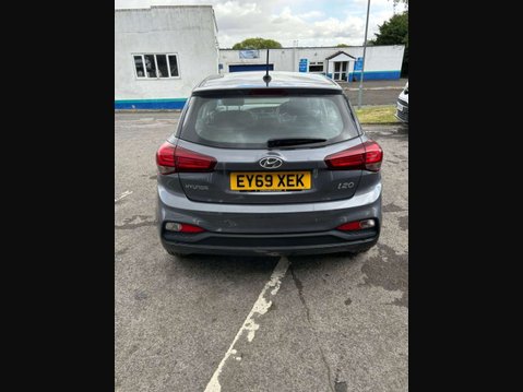 Hyundai i20 1.2 SE Launch Edition Hatchback 5dr Petrol Manual Euro 6 (s/s) (84 ps) BLUE 21