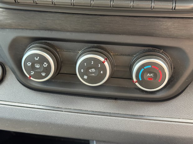 Renault Trafic LWB L2H1 Low Roof Sport LI30 Air Con Sensors EURO 6 38
