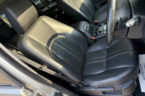 Land Rover Discovery SDV6 SE TECH - ULEZ COMPLIANT -FULL LR SERVICE HISTORY - 9 SERVICES -TOWBAR 32