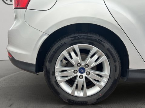 Ford Focus 1.6 Titanium Navigator Powershift Euro 5 5dr 11