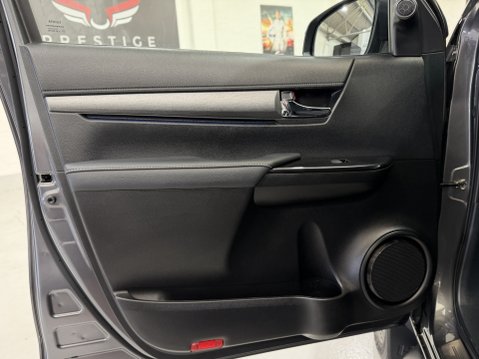 Toyota Hilux INVINCIBLE X 4WD 48V MHEV AUTO 45