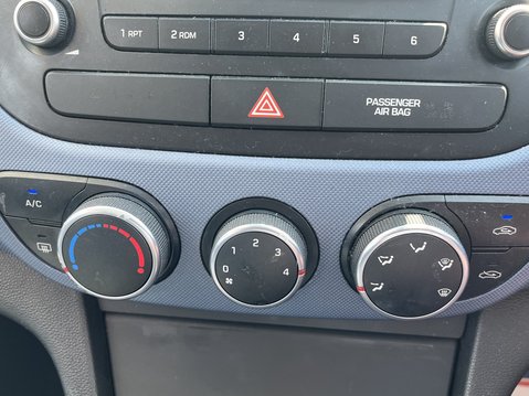 Hyundai i10 1.0 Premium 5dr 19