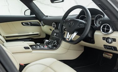 Mercedes-Benz SLS AMG 14