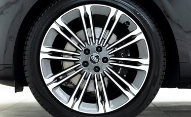 Land Rover Range Rover D350 Autobiography LWB 7 Seater 8