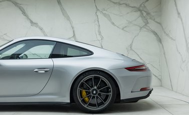 Porsche 911 GT3 Touring (991.2) 34