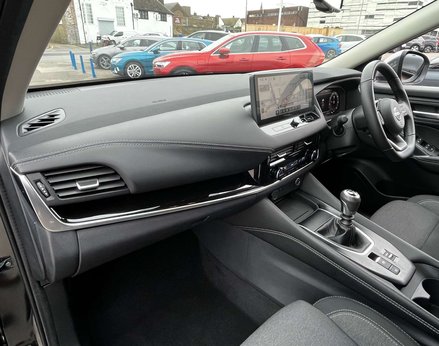 Nissan Qashqai 1.3 Qashqai N-Connecta DiG-T MHEV 5dr 17