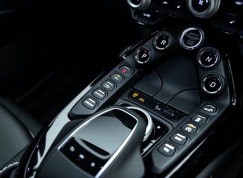 Aston Martin Vantage V8 26