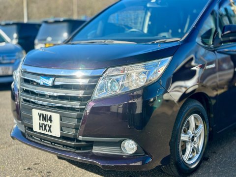 Toyota Noah Hybird 7 Seaters 28