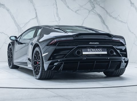 Lamborghini Huracan LP640-4 EVO 12