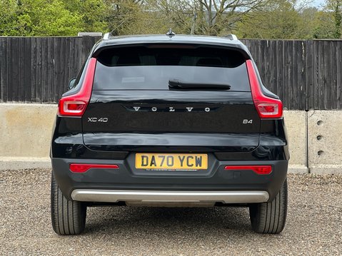 Volvo XC40 B4 INSCRIPTION PRO MHEV 8