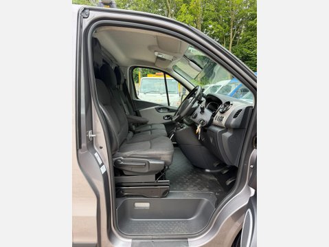 Renault Trafic 1.6 dCi 27 Sport Nav Panel Van 5dr Diesel Manual SWB Standard Roof Euro 6 ( 31