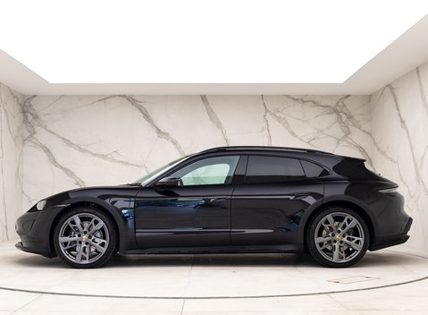 Porsche Taycan 4 Cross Turismo 2