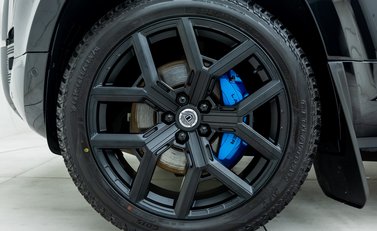 Land Rover Defender 90 V8 P525 Urban 24