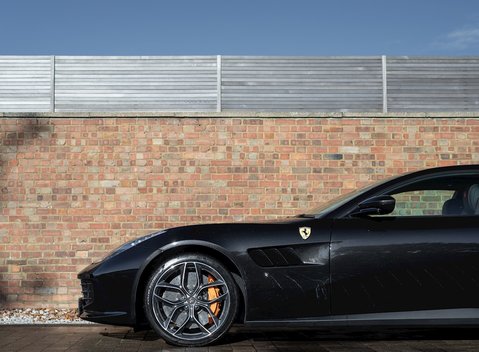 Ferrari GTC4 Lusso 26