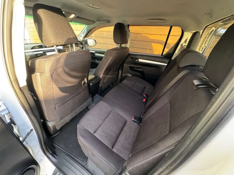 Toyota Hilux 2.8 HI-Luxury Invincible D-4D 4WD Double Cab Auto 4WD 5dr 31