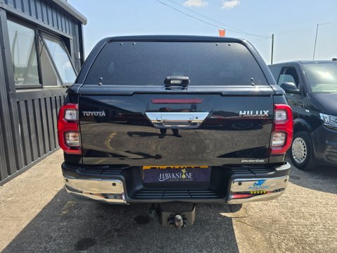 Toyota Hilux INVINCIBLE 4WD D-4D DCB 5
