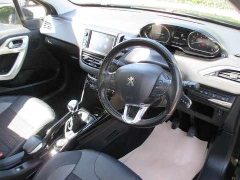 Peugeot 2008 1.2 PureTech Allure Premium Euro 6 (s/s) 5dr 17