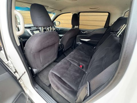 Nissan Navara 2.3 Navara N-Connecta dCi 4WD 5dr 35