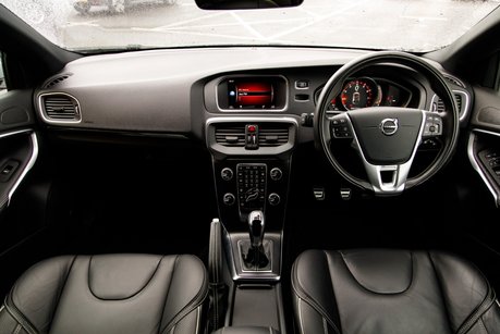 Volvo V40 T2 R-DESIGN EDITION