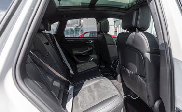 Porsche Macan GTS 16