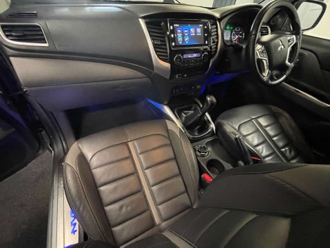 Mitsubishi L200 2.4 L200 Barbarian DI-D 4WD 37